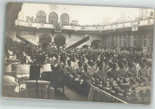 Weihnachtsfeier in einem Kriegsgefangenenlager in einem geschmückten Saal WK I Privatfoto AK