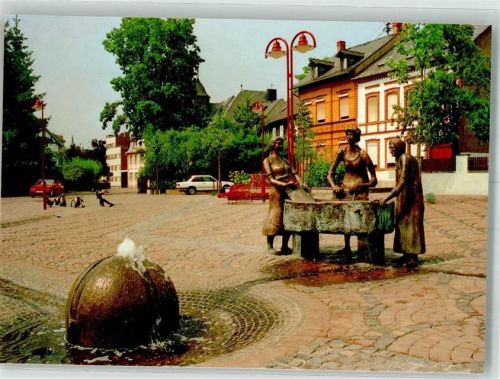 Bendorf Yzeurer Platz mit Waschfauen-Brunnen