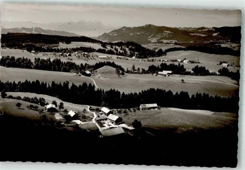 88179 W8999 Oberreute , Allgäu FOTO KEINE AK Fliegeraufnahme eines abseits gelegenen Weilers Foto Original aus Archiv eines Ansichtskartenverlags Ort handschriftlich