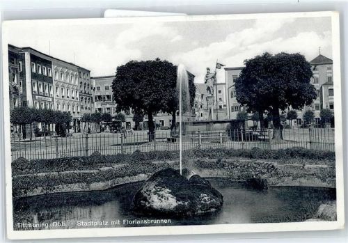 Tittmoning Stadtplatz mit Floriansbrunnen, Denkmal