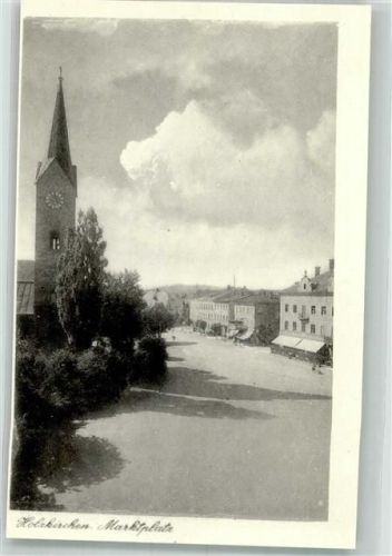 Holzkirchen Marktplatz mit Kirche St. Laurentius