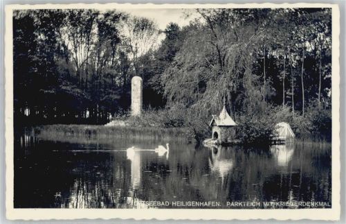 Heiligenhafen Parkteich mit Kriegerdenkmal