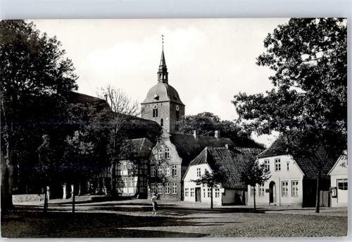 Burg Breite Straße mit Museum und Kirche