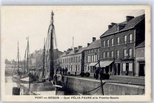 Port-en-Bessin-Huppain Quai Felix Faure et le Premier Bassin Hafen Schiffe