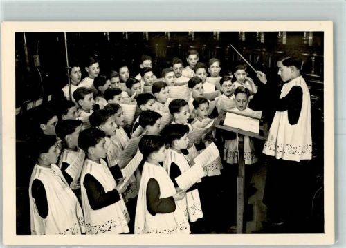 Montserrat - la Escolania catando la Salve Kinderchor