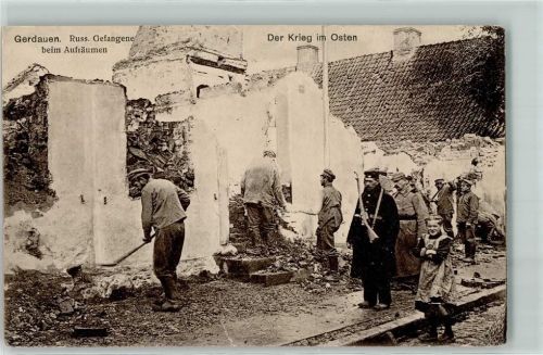 Gerdauen Russ. Gefangene beim Aufräumen Uniform