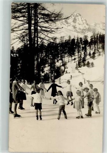 Suvretta 1927 Kinder beim Schlittschuhfahren auf einem vereisten See Ort lt. Stempel