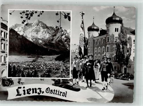 Lienz Tracht Auto Rathaus