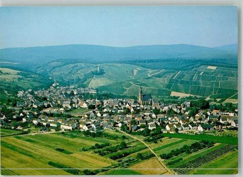 Kiedrich Fliegeraufnahme des Ortes mit St. Valentinuskirche