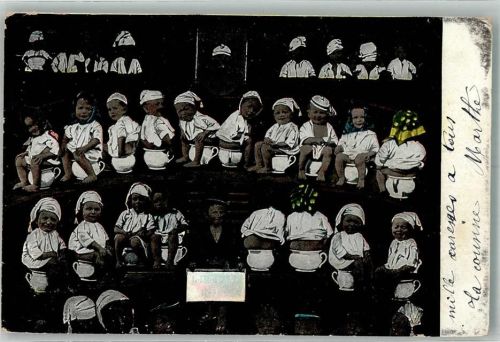 1904 Lauter Kleinkinder auf diversen Nachttöpfen