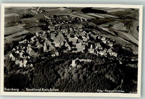 Eversberg 1938 Fliegeraufnahme des Ortes mit Pfarrkirche St. Johannes Evangelist
