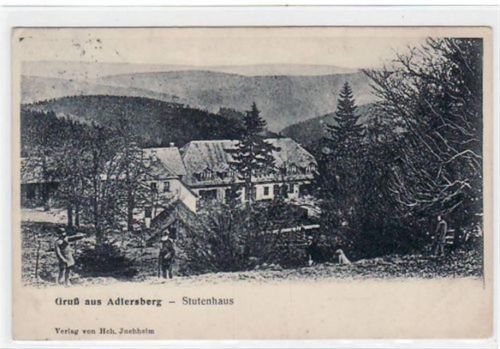 Schmiedefeld Gruß aus Adlersberg mit Stutenhaus gelaufen von 1913. Leichte Stempelspuren, kleiner Knick oben und unten rechts, sonst gut erhalten.