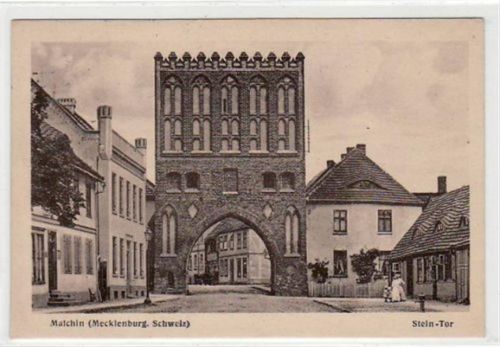Malchin Mecklenburg Schweiz mit Stein-Tor. Postalisch gelaufen mit Poststempel 25.2.1926. Gute Erhaltung.