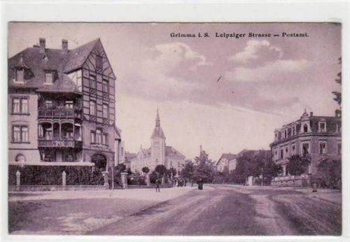 Grimma Grimma mit Leipziger Strasse und Postamt gelaufen von 1910. Leicht fleckig, sonst gut erhalten.