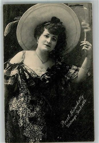 Portait der Vortrags-Soubrette Rosel Münchetty mit Zigarette Theaterschauspieler 1910