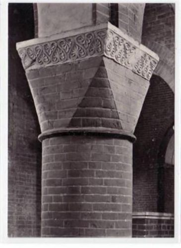Jerichow mit Säule aus Ziegel der Klosterkirche ungelaufen Gute Erhaltung.