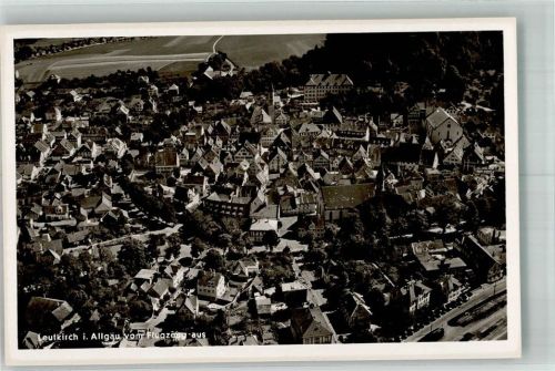 Leutkirch 1937 Fliegeraufnahme vom Ort mit SGrundschule und Stadtpfarrkirche Sankt Martin