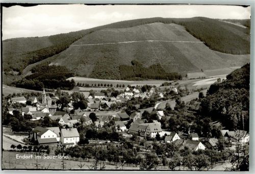 59846 W5768 Endorf , Sauerl Foto AK Panorama des Ortes mit Pfarrkirche St. Sebastian