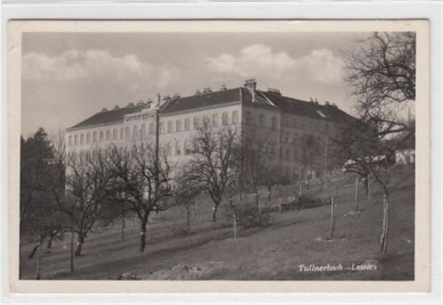 Tullnerbach-Lawies. ein Einzelgebäude gelaufen, 1942 kleiner Knick oben links, leichter Schrift- und Stempeldurchdruck, sonst gut erhalten