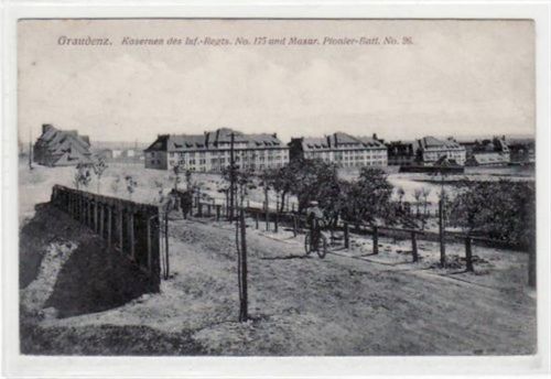 Graudenz Graudenz / Grudziadz, Kasernen des Inf.-Regts. Nr. 175 und Masur. Pionier-Batl. Nr. 26. Feldpost, Bahnpoststempel von 1915. Leicht fleckig, sonst gut erhalten