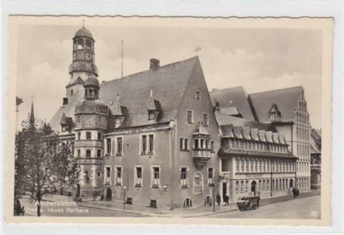 Aschersleben altes und neues Rathaus in Aschersleben ungelaufen Top Erhaltung.
