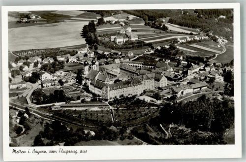 Metten 1942 Fliegeraufnahme des Ortes mit Benediktinerabtei Metten und Klosterkirche St. Michael