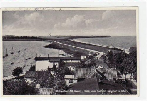 Ostseebad Alt-Gaarz mit Blick vom Kurhaus auf Haff und See. Postalisch gelaufen mit Poststempel 28.9.1935 kleiner Knick oben links, sonst gut erhalten.