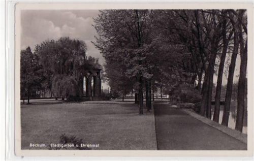 Beckum mit Stadtgarten und Ehrenmal gelaufen, mit Marke und Stempel von 1939. Gute Erhaltung.