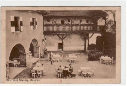 Ritterburg Seeberg. Abgebildet ist der Burghof. Postalisch nicht gelaufen. Kleiner Knick an der oberen rechten Ecke. Die Karte ist leicht fleckig, sonst gut erhalten.