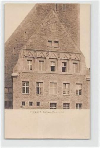 Fotokarte Berlin-Neukölln, Rixdorf. Hauptgiebel am Rathaus ungelaufen Sehr gut erhalten.