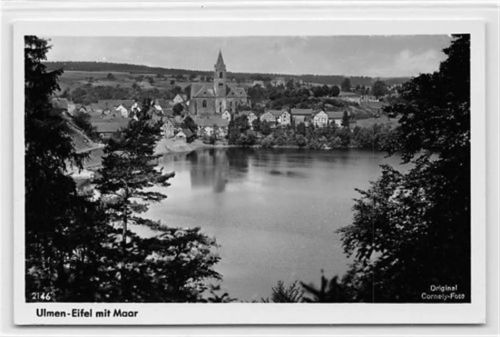 Ulmen in der Eifel. ein Blick auf die Kirche mit Maar ungelaufen Sehr gut erhalten.