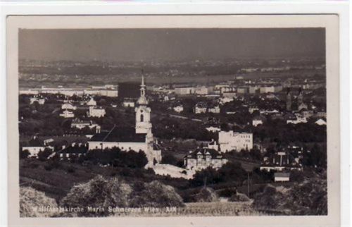 Wien mit Wallfahrtskriche Maria Schmerzen gelaufen, mit Marke und Stempel von 1933. Gute Erhaltung.