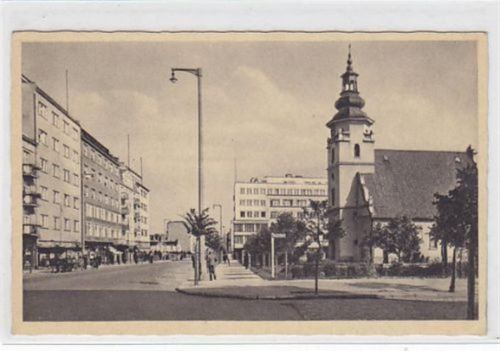 AK aus Gotenhafen, Gdingen, Gdynia in der Danziger Bucht, Bismarckstrasse und Kirche, ungelaufen gut erhalten.