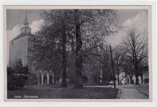 Varel mit Schloßplatz. Feldpost, Stempel von 1943. Gute Erhaltung.