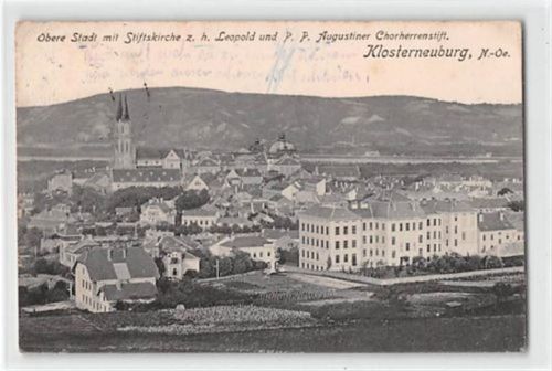 Klosterneuburg. Obere Stadt mit Stiftskirche gelaufen. Leichter Stempeldurchdruck, kleiner Knick oben links, leicht fleckig, sonst gut erhalten