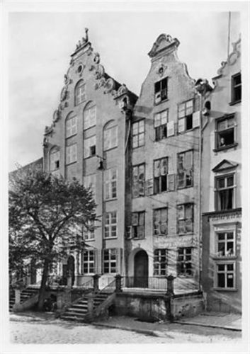 Elbing / Elblag. Haus Nr. 29 aus dem 18. Jahrhundert Haus Nr. 30 Backsteinbau aus dem Jahre 1651 mit Sandsteinornamenten in der Spieringstrasse. Deutscher Kunstverlag Berlin ungelaufen Top Erhaltung.