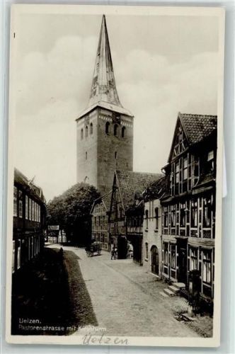 Uelzen Pastorentraße mit Kirchturm