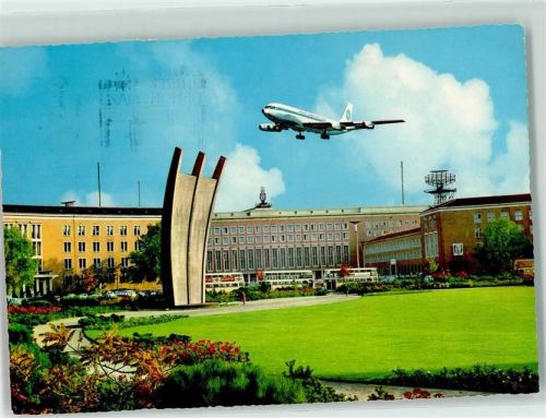 Tempelhof Platz der Luftbrücke Luftbrückendenkmal Flughafen Flugzeug