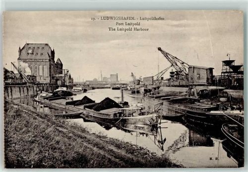 Ludwigshafen Luipoldhafen Frachtschiff Verladekran