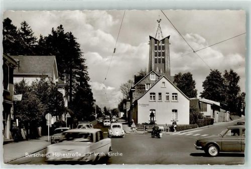 Burscheid Höhestraße mit Kath. Kirche Opel Kapitän VW Käfer Motorrad
