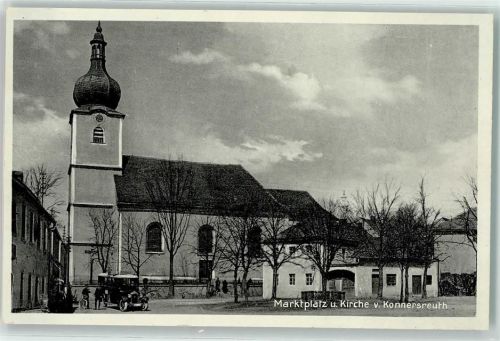 95692 W8591 Konnersreuth , Oberpf Foto AK Marktplatz Kirche St. Laurentius Oldtimer