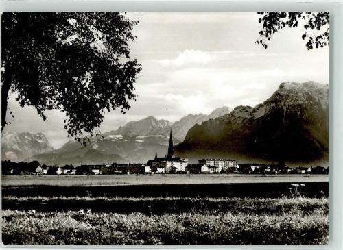 Freilassing Blick zum Untersberg Kirche