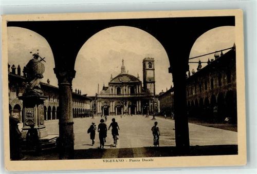 Vigevano Piazza Ducale Fahrrad
