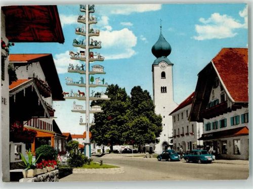 Grassau Marktplatz Maibaum Pfarrkirche Maria Himmelfahrt