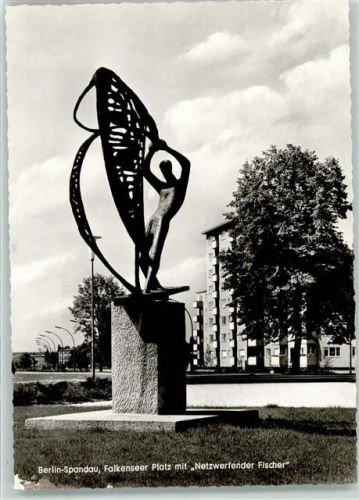 Spandau Skulptur Netzwerfender Fischer Falkenseer Platz
