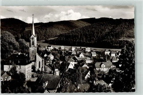 Wallenfels mit Kirche St. Thomas und Pfarramt