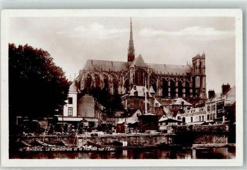 Amiens la Chatedrale et le Marche sur l`Eau Oldtimer