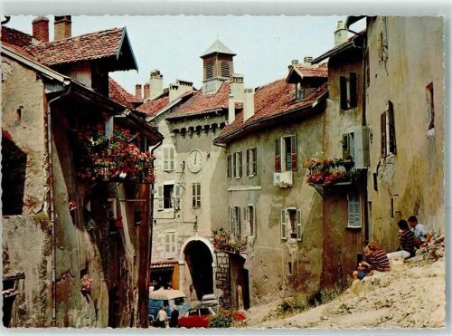 Annecy dans les vieux quartier la Cote Nemours et la petite Horloge Citroen DS