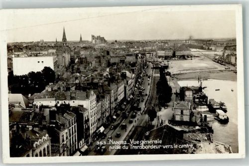 Nantes Blickt vom Transbordeur in Richtung Zentrum Oldtimer