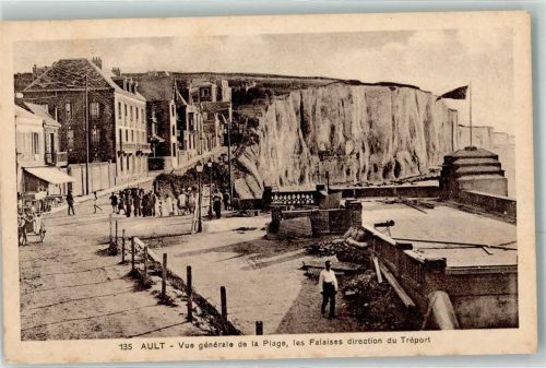 Ault Vue generale de la Plage les Falaises direction du Treport Kutsche Fahne